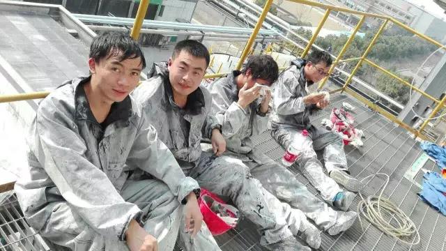 工作中，認(rèn)真工作的男人是最帥的.jpg